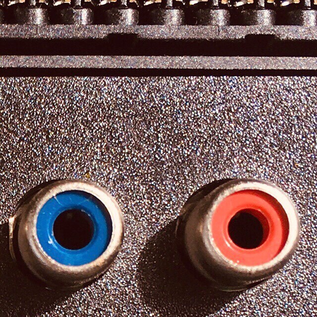 Sibilcita's tweet photo. Rot und Blau. #redandblue #elektroschrott #junkyard #buchsen #circles #finedesign on the #trashyard https://t.co/GAPfhcdHYO https://t.co/iU44qASuIE