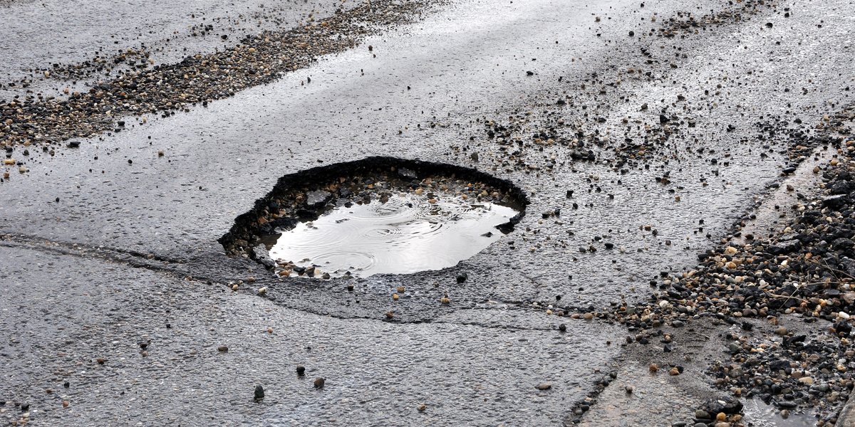 TownofWhitby's tweet photo. Looking to report a streetlight or pothole issue you've noticed in Whitby? Look no further; we have an online form for that. Visit https://t.co/DCkuIQqS7q anytime, and let's keep Whitby beautiful! #ReportAnIssue https://t.co/eqFg80E7Ey