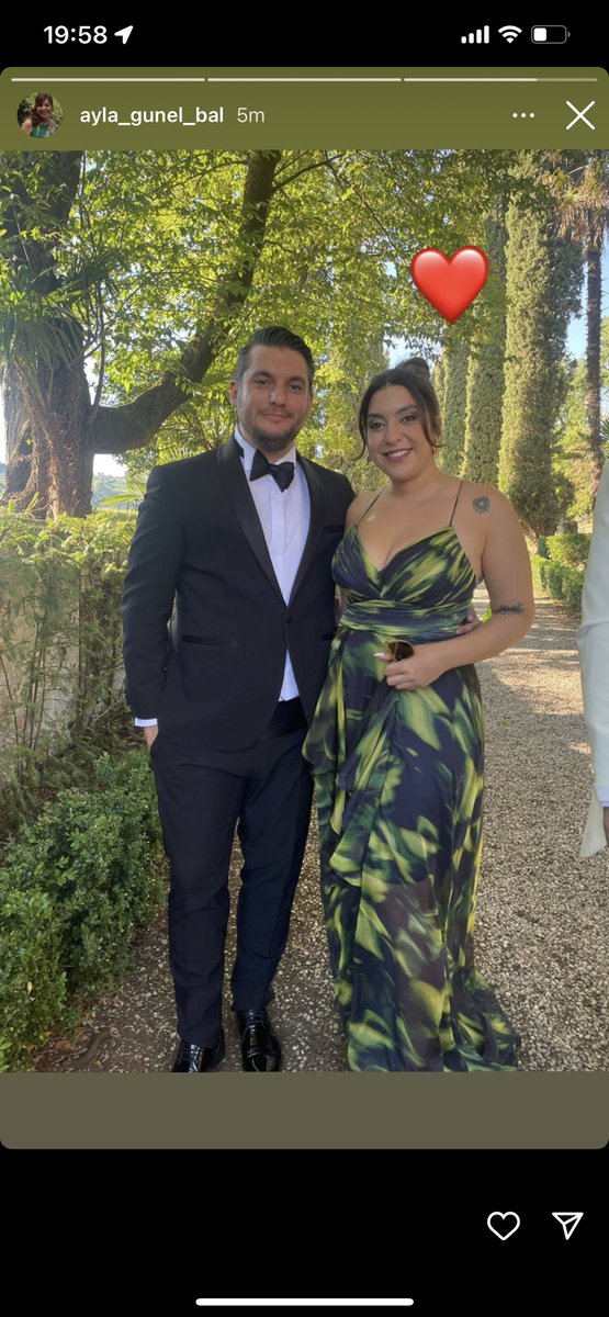 LoredanaRiccard's tweet photo. #ÖzgeSerkanWedding https://t.co/RdKFgWjSKw