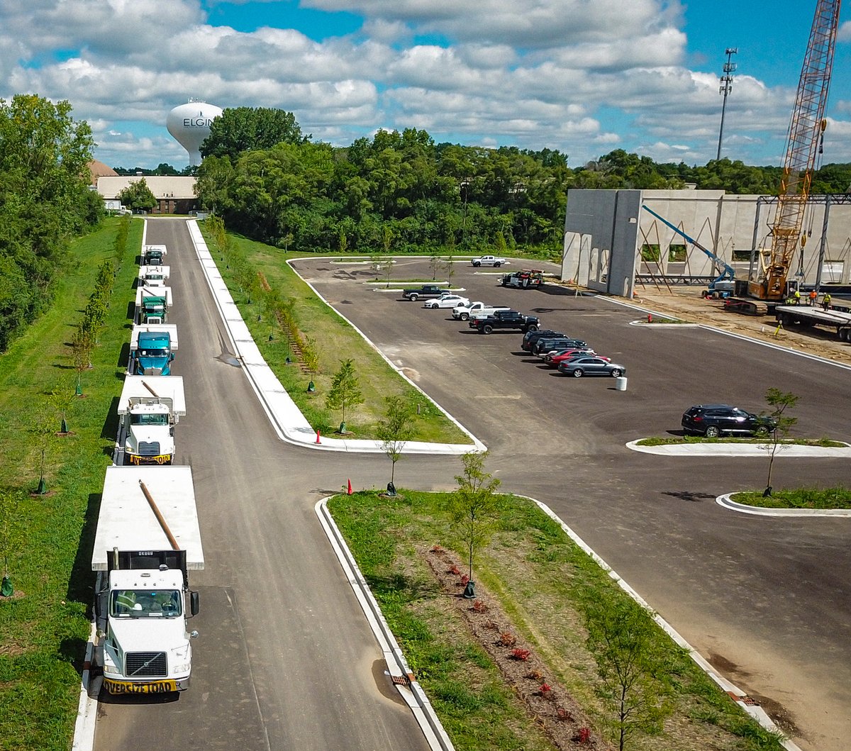 Precast panels delivered right to your job site.  Reduced construction time ✅

#concrete #savetime #precast #energyefficient