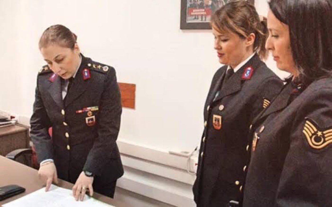 AvOzlemZengin's tweet photo. İlk kadın jandarma generalimiz

Tuğgeneral Özlem Yılmaz…

Tebrik ediyoruz, gurur duyuyoruz. 🇹🇷 https://t.co/PlRWLQ4Lch