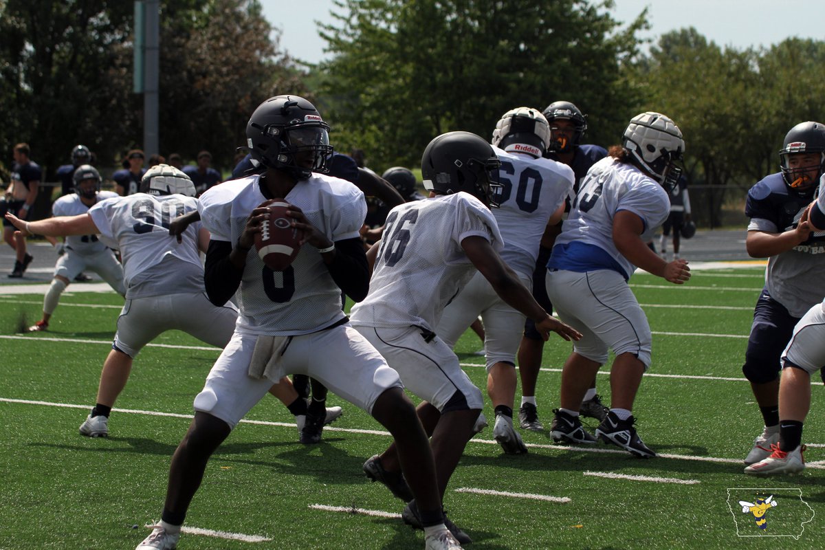 GracelandFB's tweet photo. 🐝Scrimmage Saturday✅
📸👀

#OnlyTheTough https://t.co/GOlE7NbSRE