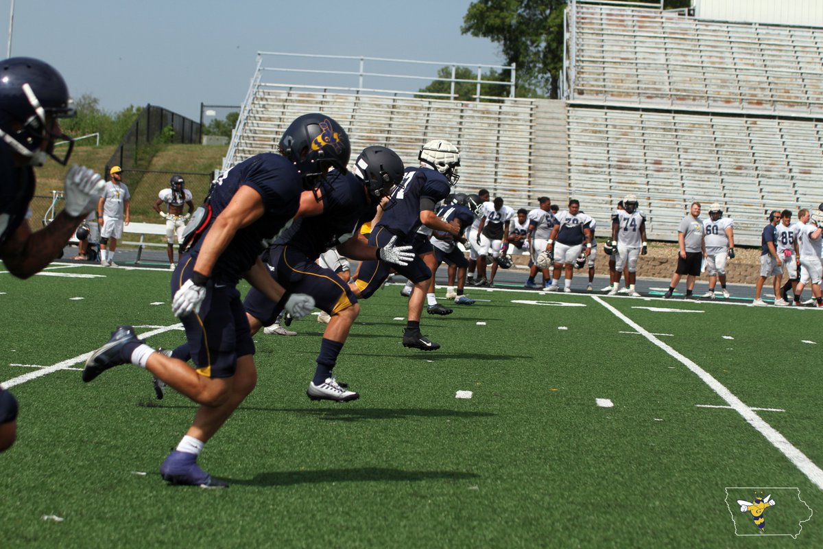 GracelandFB's tweet photo. 🐝Scrimmage Saturday✅
📸👀

#OnlyTheTough https://t.co/GOlE7NbSRE