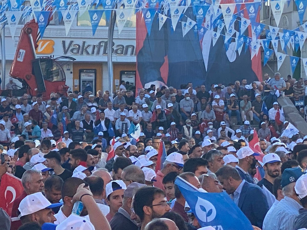 RaufTayfun1's tweet photo. @devapartisi olarak AKP ve MHP kalesinde bu gücü ve desteği YOZGAT,lı hemşerilerimizden almışsak Allah'ın izniyle bu iş bitmiş demektir TÜRKIYE,ye sözümüz var #devagelecek deva bir umuttur bir nefestir bir ÇAREDİR @alibabacan @erginsadullah @keremaltun65 @IhsanMerdanoglu https://t.co/xfzCXjoffY
