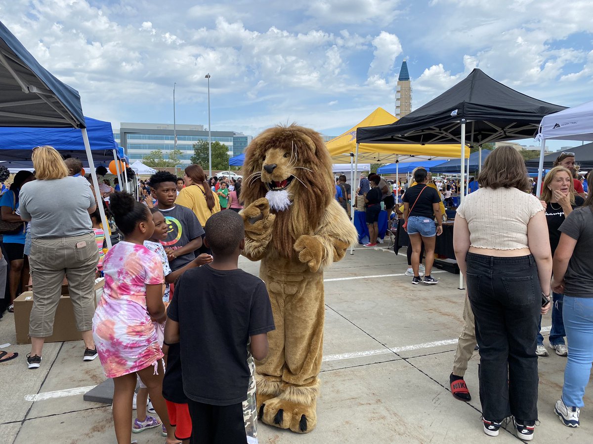 tmcgee2245's tweet photo. #back2schoolbash #baxterarena @tmcgee2245 @LuAnnJacobsOPS @OPS_WilsonFocus @OmahaPubSchool https://t.co/CSNT3wPurr