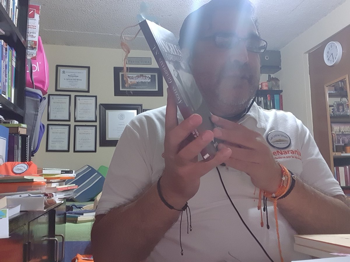 victorflint's tweet photo. Participando en última sesión del Diplomado, comentando actividades y sesiones de #LasLetrasUnen, entre las que mencioné las dedicadas a la obra de @jmpumarino. Recomendamos su obra literaria #AngelsInc #ElErrordeDios y su proyecto @LeyendoAprendi. https://t.co/NbIOyXZChH
