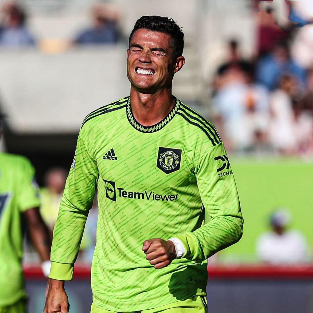 FootballFactly's tweet photo. Manchester United don't deserve Cristiano Ronaldo.. https://t.co/ySGORFWGQa