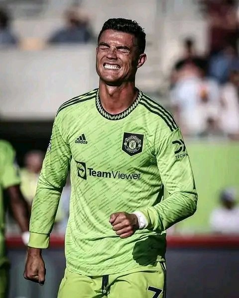 KaiKamara10's tweet photo. @Fatmata80265528 We chairman don vex ihn dae na field dae watch d game..r kn say after d game den go gi d man money for go buy players dm...na drugs dill den don put hand pa..wa see den gt money den send am na American for drug....blv oh https://t.co/4RoRDPKAsa