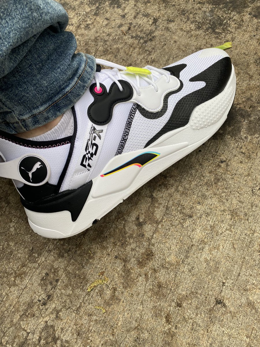 jaypeeks313's tweet image. lil birthday gift for myself! New runners 🏃 orig 120 on sale for 80 and I got the girls employee discount stole these hoes for 60