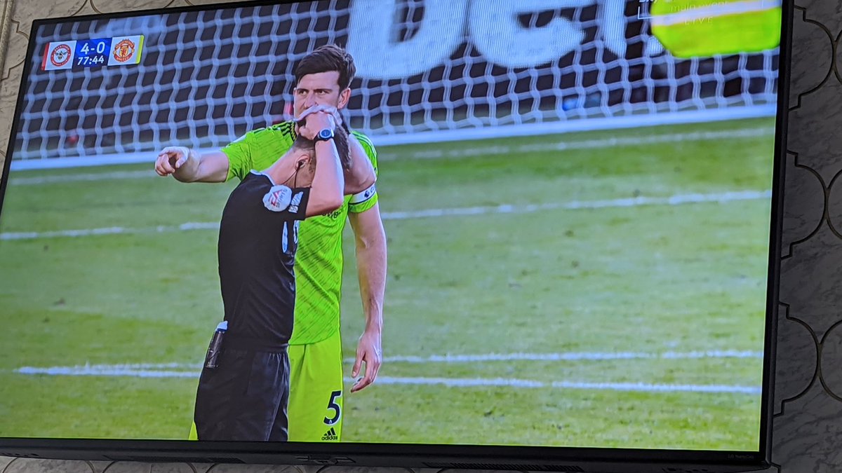 theImranMulla's tweet photo. Even the referee can't believe that Maguire calls himself a captain and a defender and that he is still on the pitch and we are in the 70th minute  #BREMUN https://t.co/rXaxFUqLaO