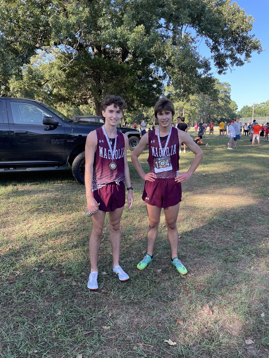 XC_Magnolia's tweet photo. Great start to the season Bulldogs!! #DogsRunTogether 

VB 
@VoelkerJack and @BradenGilbert12 🥇

VG
@luccaokeley &amp; @Kennedy7Shields 🥇
Ashlee &amp; @Paige_Matthews4 🥉
Sophia &amp; Laila 🥉

FR Boys
Arron &amp; Julian 🥉 https://t.co/ykNGqTi49m