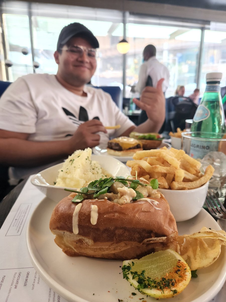 aqsaNess's tweet photo. Can't post these on @instagram so here you go twitter... my food adventure today https://t.co/1CQPQZUbhw