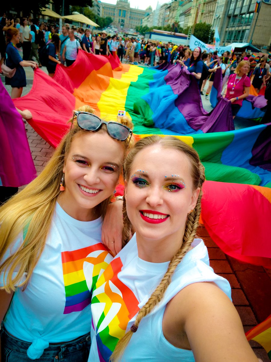 Ollie__Ivanova's tweet photo. Happy Pride week! We Love U! @praguepride @XboxCZ #gaming & #love is for #Everyone #XboxShare #Xbox #PraguePride2022 #Microsoft #xboxteam 💚💛💙🧡❤️🤎🖤🤍💜 https://t.co/Adiwa71ErT