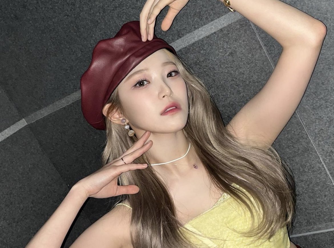 jiheonthinker's tweet photo. posing like she wants to attract women https://t.co/Qpn6NzXU3B