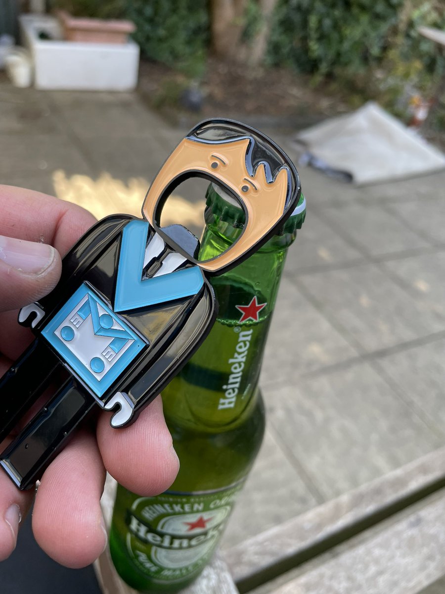 likemindedfree1's tweet photo. A very much needed #Beer #Alldaygardening #Hothothot @Heineken using my Masonic beer opener gifted to me from a #TwitterBro thanks mate 😘🫶🏻@Bro_AHP #MasonicBottleOpener https://t.co/cewYw2kIlK