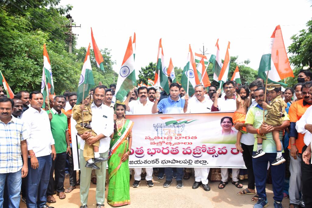 ACLB_JSB's tweet photo. As part of #SwatantraBharathaVajrotsavalu , NCC, NSS, Scouts and Guides, school children, Anganwadi staff, MEPMA staff etc along with @Collector_JSK @Gandraofficial  participated in #FreedomRally to make this event successful https://t.co/5Fb4oVI8Ls