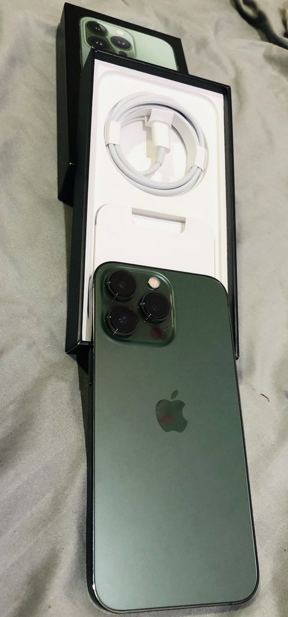 InamFazee's tweet photo. Happiness is a sudden surprise from my Jaan!! #13Pro #brandnew #newphone #happy #Alhamdulillah https://t.co/vSHEJejnWe