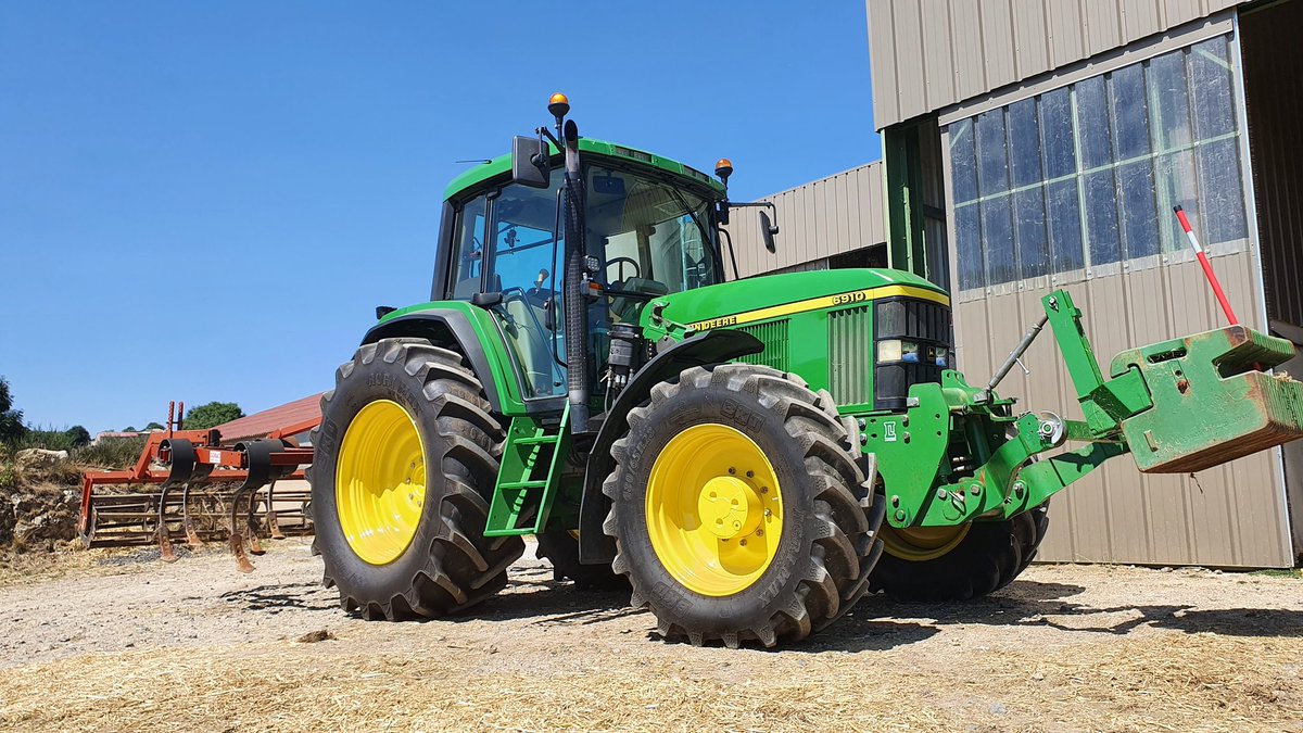 guillaume_redon's tweet photo. J'ai pas pu m'empêcher de me la jouer une paire d'heure à la #holdschool pour dechaumer 🤣😍 entre deux agnelage...
@JohnDeere #askel #johndeere6910 #legend https://t.co/szkTTE7093