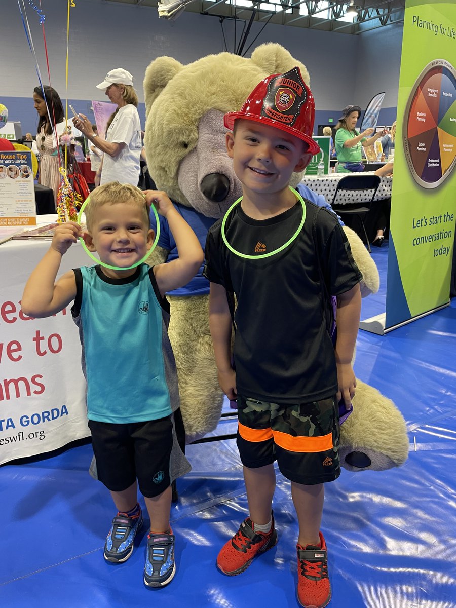 valerieshousefl's tweet photo. We had a great day at the Back-to-School Expo thanks to @neapolitanfamilymagazine! What an awesome event!
🧸Bartholomew (Bart) the Bear, although nervous at first, was very happy to receive many hugs and high-fives! 🤗
#childrensgrief #nochildgrievesalone #valerieshouse https://t.co/eq21RS2uzR