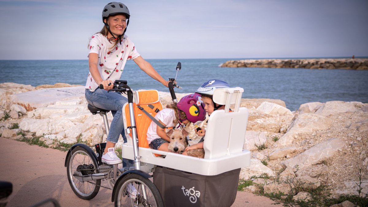 Taga Bike unisce il divertimento dei bambini con la sicurezza.  Il genitore potrà spostarsi in totale sicurezza caricando fino a tre bambini. Si potrà scegliere se pedalare con l'assistenza elettrica oppure in modalità muscolare.  #genitoriefigli #bicipieghevole #bicielettrica