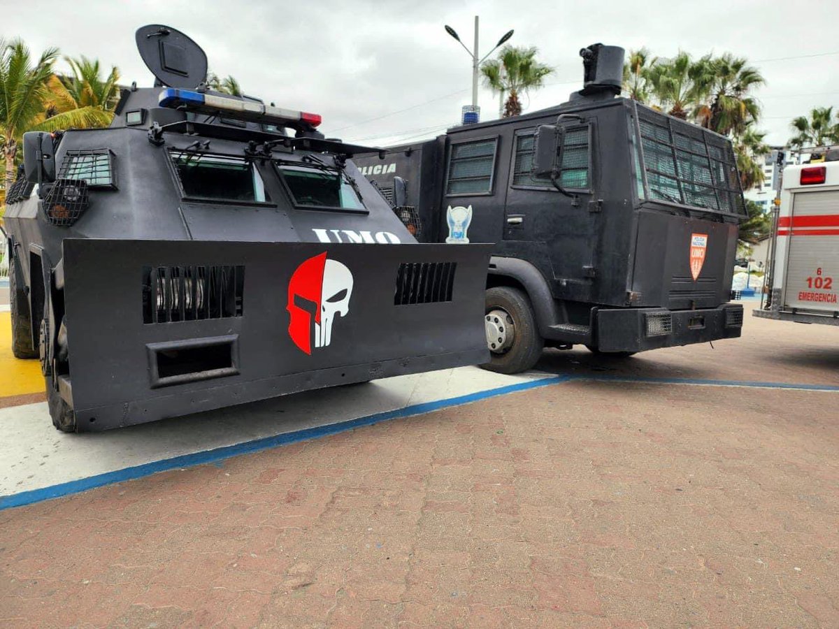 agustinintriago's tweet photo. Aquí en #Manta debemos seguir con determinación!

La Policía Nacional está presente en Manta con fuerza para brindar seguridad vigilando y controlando los espacios públicos  y en los diversos eventos preparados para mantenses y para quienes nos visitan. https://t.co/zjFOLS5HaW