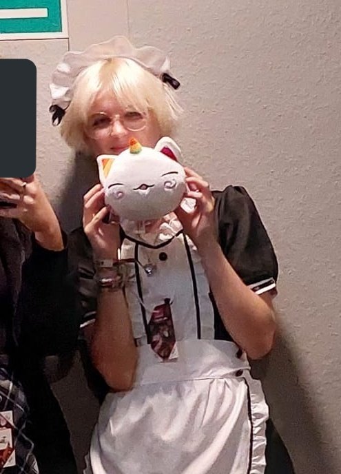 ilyarem's tweet photo. GUYS OMG I JUST WENT TO A CONVENTION HOLYSHIT IT WAS SO COOL?? LOOK AT ME! :] https://t.co/ILU4QBVOZE