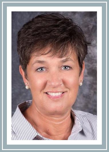 SStriblingMS's tweet photo. Meet team member Suzanne Moreis.  She began her career in 1987. Sue is a Sr. Registered Associate &amp; works w/ our advisors in NY. Sue loves to craft, read, &amp; travel. She lives in her home town of Attica, NY. To learn more https://t.co/ovYCHziQQx  
#Pelicanbaygroup https://t.co/Hxujhjvo0L