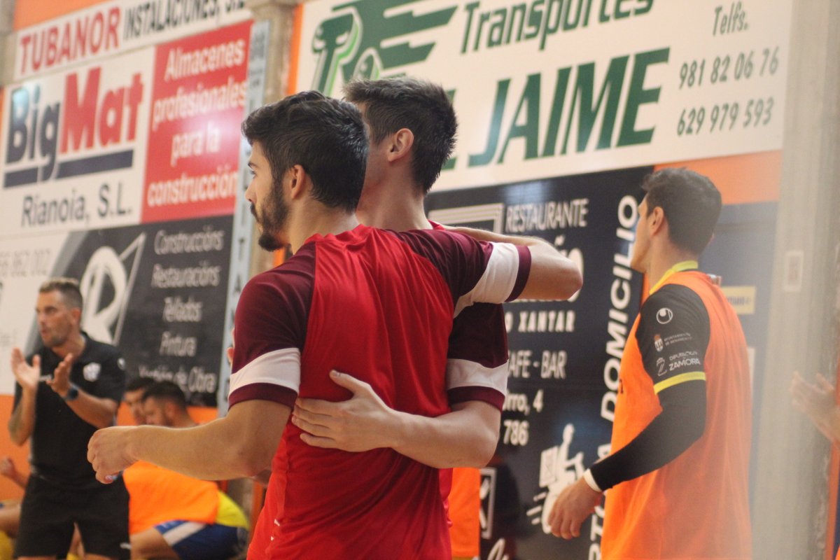 NoiaFutbolSala's tweet photo. ๐ ยกEMPIEZA LA SEGUNDA PARTE! | #NoiaPAFSAtlBenavente
5โฃ del #NoiaPAFS ๐คโค๏ธ: Henrique, Marcelo, Neguinho, Edu Jabรก y Bruno Gomes.
5โฃ del @AtlBenavente: Dani Simรณn, Josema, Brian, Malaguti y Dani Colorado.
#OSentimentoDunhaVila #UnhaParteDeTi https://t.co/2dfLR7Phph