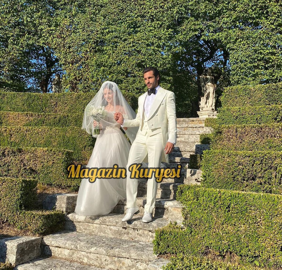 MariaDAmbra10's tweet photo. Lo sapete vero che ora non ne usciremo per l'eternità!!
#ÖzgeSerkanWedding https://t.co/e5Eydrt2Ea