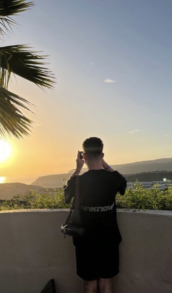 maddenmentality's tweet photo. “the sky is pretty” bf x bf who just sits and admires both https://t.co/fbme6Sz48R