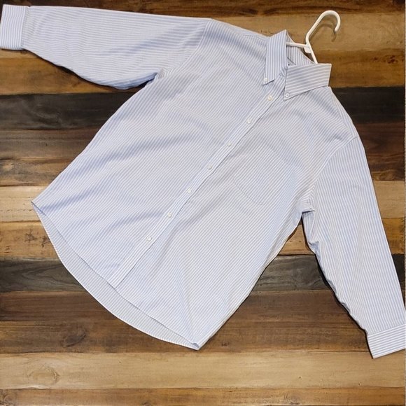 hlbrownie's tweet photo. So good I had to share! Check out all the items I'm loving on @Poshmarkapp from @Amber73539619 @KenCross__ #poshmark #fashion #style #shopmycloset #stafford #colehaan #anthropologie: https://t.co/X8a6cAAHLc https://t.co/Q3MF8xWEtA