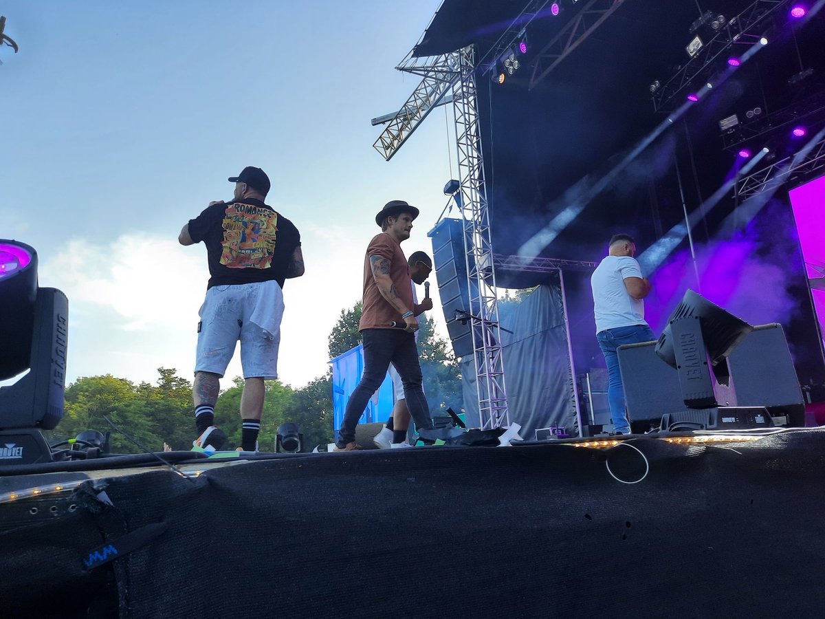 JulleBulleh's tweet photo. Thanks for another amazing time at #VE90 You ALWAYS deliver! @officialblue @MrDuncanJames @simonwebbe1 @AntonyCosta https://t.co/g9iTQsUH9A