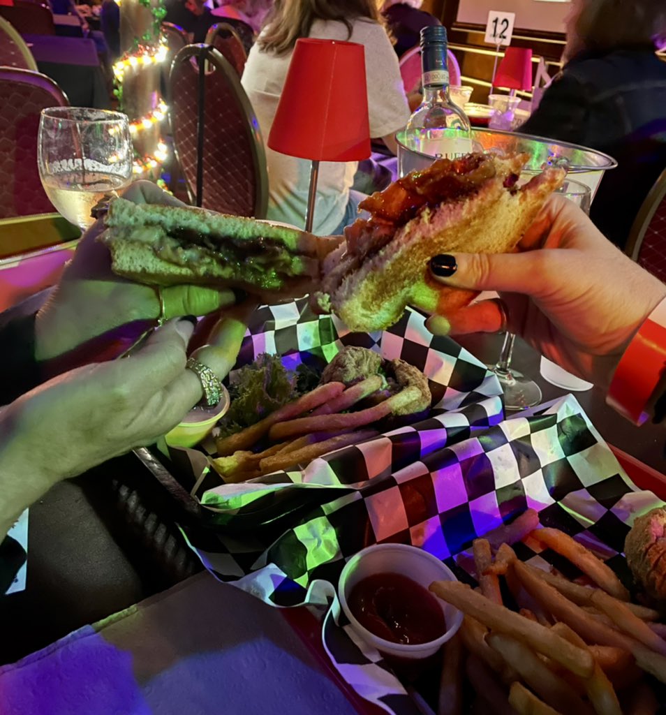 DeenasDays's tweet photo. Had a blast at the Ted Torres show at Hernando’s last night!
#ElvisWeek45 #Memphis
#Elvis #TCB⚡️🐅
#YearOfTheTiger #ElvisWeek
#Graceland #HappiestPlaceOnEarth
#ElvisWeek2022 https://t.co/so2u3ndt8G