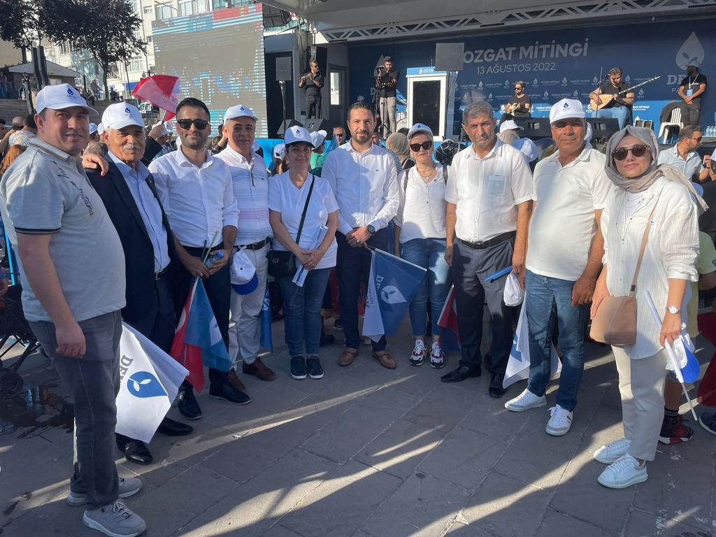 avfilizkahraman's tweet photo. Kim der 480 km yol gelmişler :)
#Yozgat #miting #GaziantepDEVA 💧🌱
@emin_ekmen @avertugrulkaya @MuratDEMIRTAA @barisbayhn @avsinanerdogan @merdogan27 @mehmetbudak20 @abdurahmanemre @alikarakan27 https://t.co/5PI53ryHGH