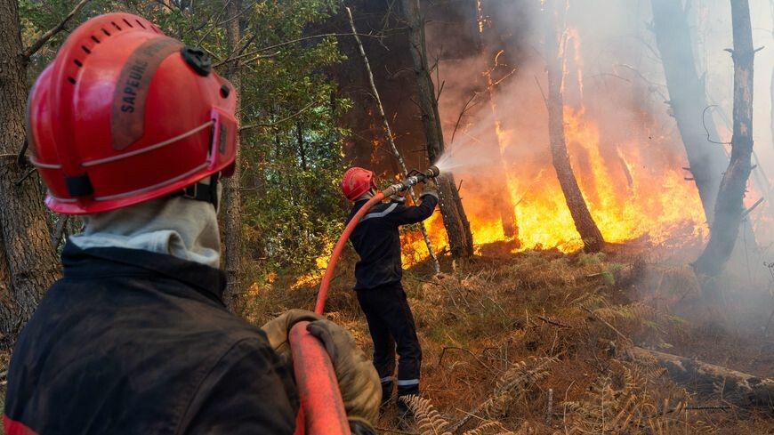 iciarmorique's tweet photo. "On est appelé depuis le début de l'été" : la fatigue des pompiers face au feu en forêt de #broceliande #incendie  
➡️ https://t.co/uHgfNXucON https://t.co/vkGr9pODN1