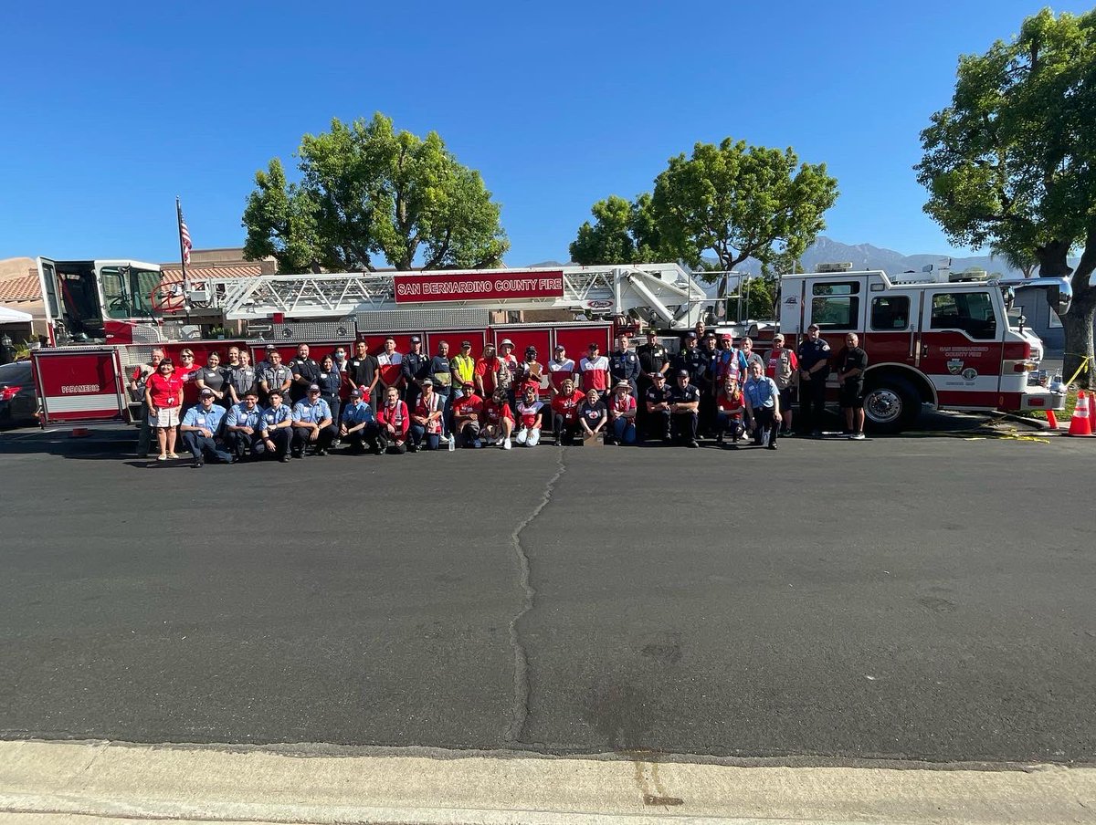 SBCOUNTYFIRE's tweet photo. Happy Saturday everyone! Today we are in #Upland installing and educating the citizens about smoke alarms. It’s important to change your smoke alarms every 10 years and if they are older, change them immediately.  #smokealarm #SBCoFD #ProudToServe #visionforsafety https://t.co/sKGuEpKxTZ