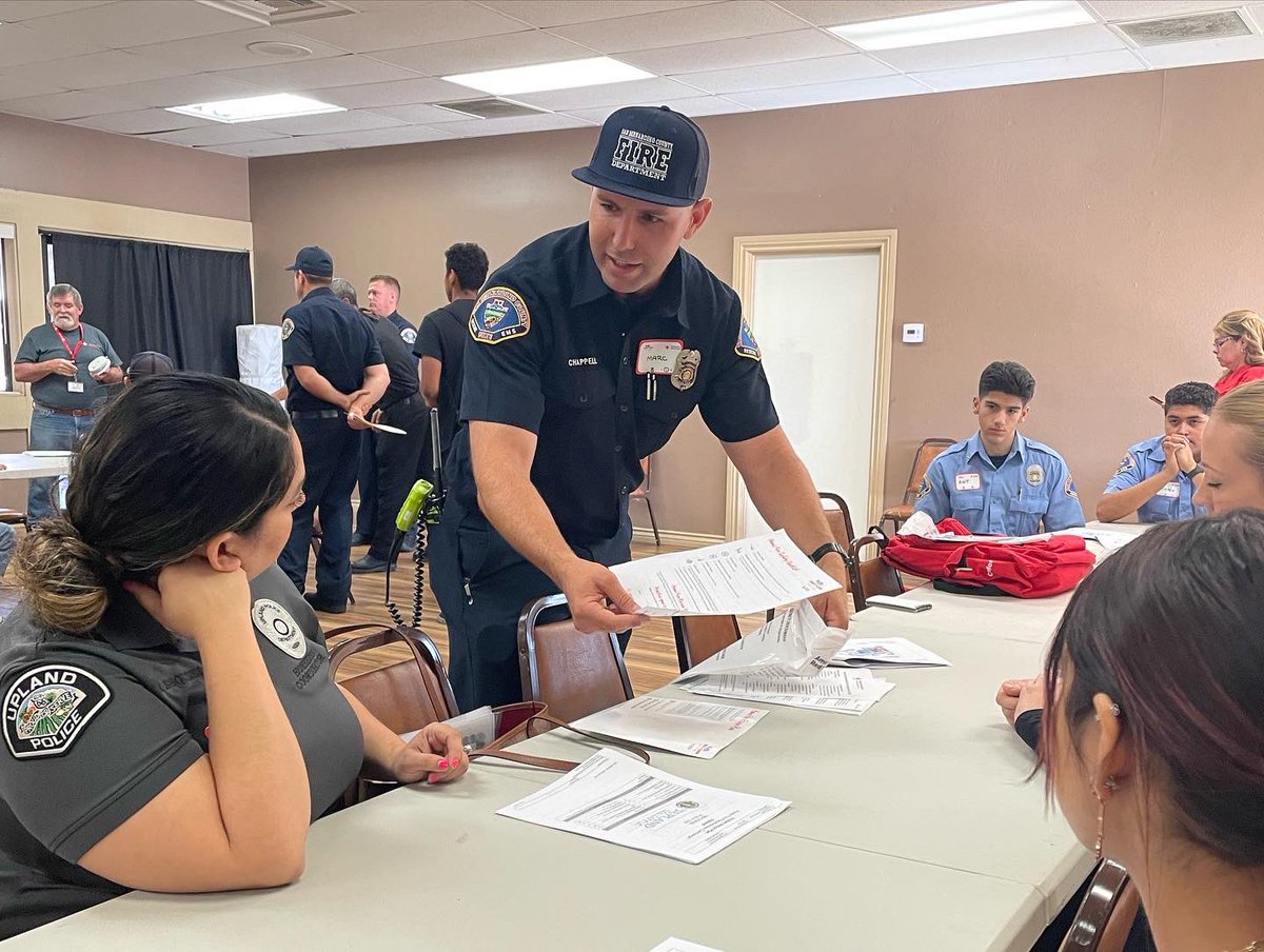SBCOUNTYFIRE's tweet photo. Happy Saturday everyone! Today we are in #Upland installing and educating the citizens about smoke alarms. It’s important to change your smoke alarms every 10 years and if they are older, change them immediately.  #smokealarm #SBCoFD #ProudToServe #visionforsafety https://t.co/sKGuEpKxTZ