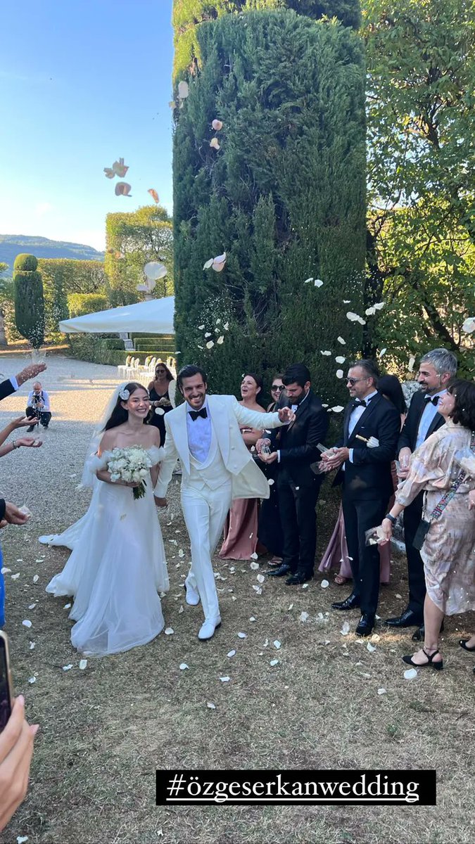 iremkirazli_'s tweet photo. başka bir evrende en güzel halinizle 🥹🍒 #ÖzgeSerkanWedding https://t.co/bOSP6UJDit