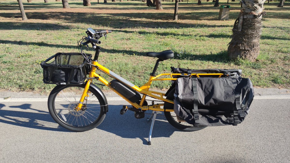 BikesYuba's tweet photo. Cari amici oggi vi presento la yuba kombi in modalità carico merce.  Sapevate che oltre a trasportare i bambini le biciclette yuba possono trasportare anche tantissime cose, ed è perfetta ad esempio per lavorare nel settore delle consegne. #lastenfahrrad #yubabike #yubabikes https://t.co/1dmdFa7CUg