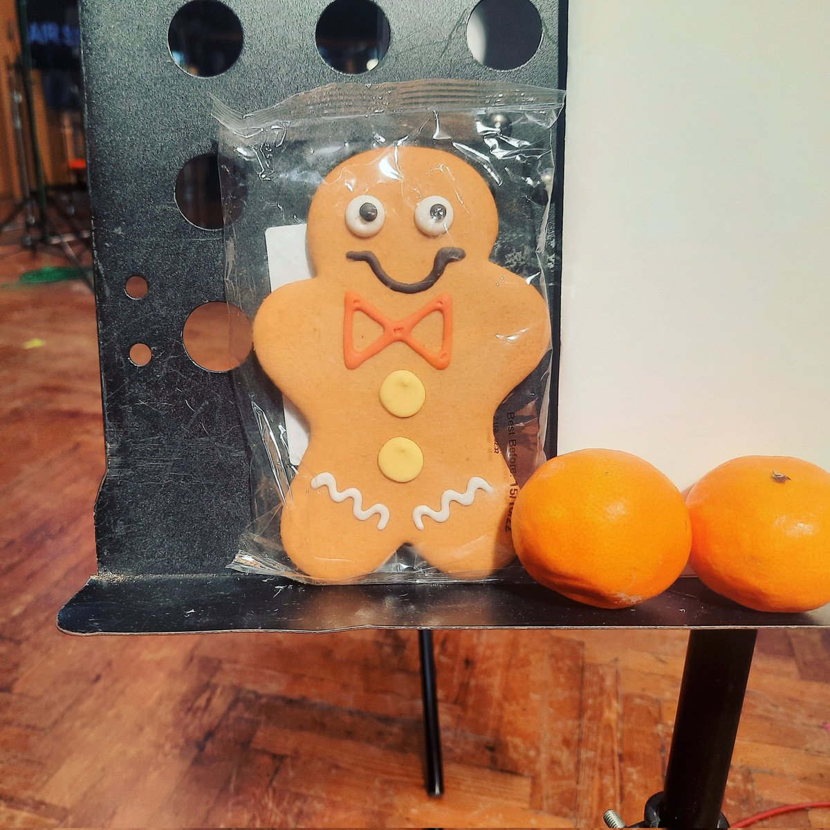 sumudutweets's tweet photo. Studio snacks @AIRstudios #studiosnacks https://t.co/LtXgqwDICJ