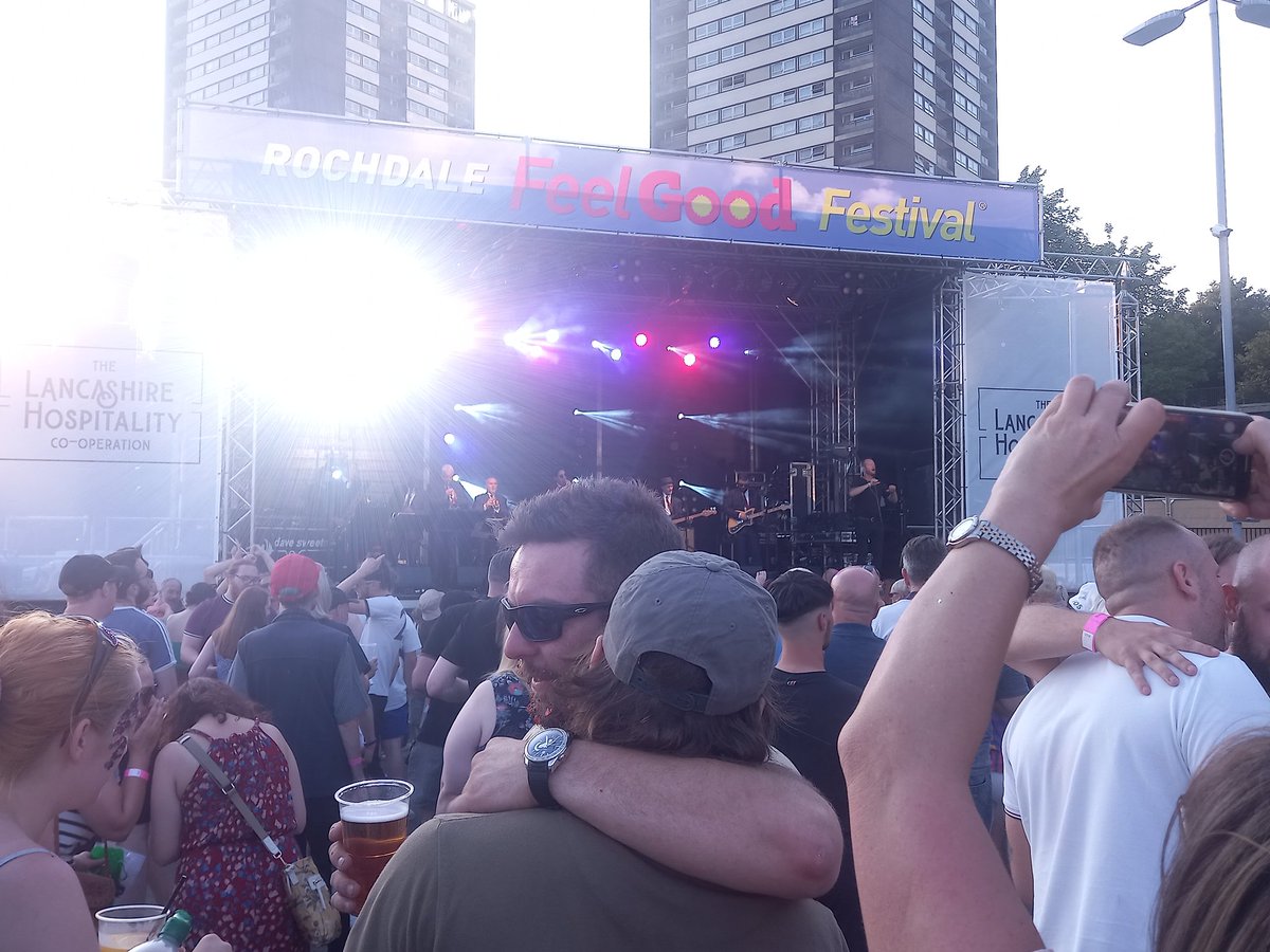 Walkingdad's tweet photo. Rochdale Feelgood Festival tonight watching Northern Soul Train. #reallancashire https://t.co/cAGvVBWOQn
