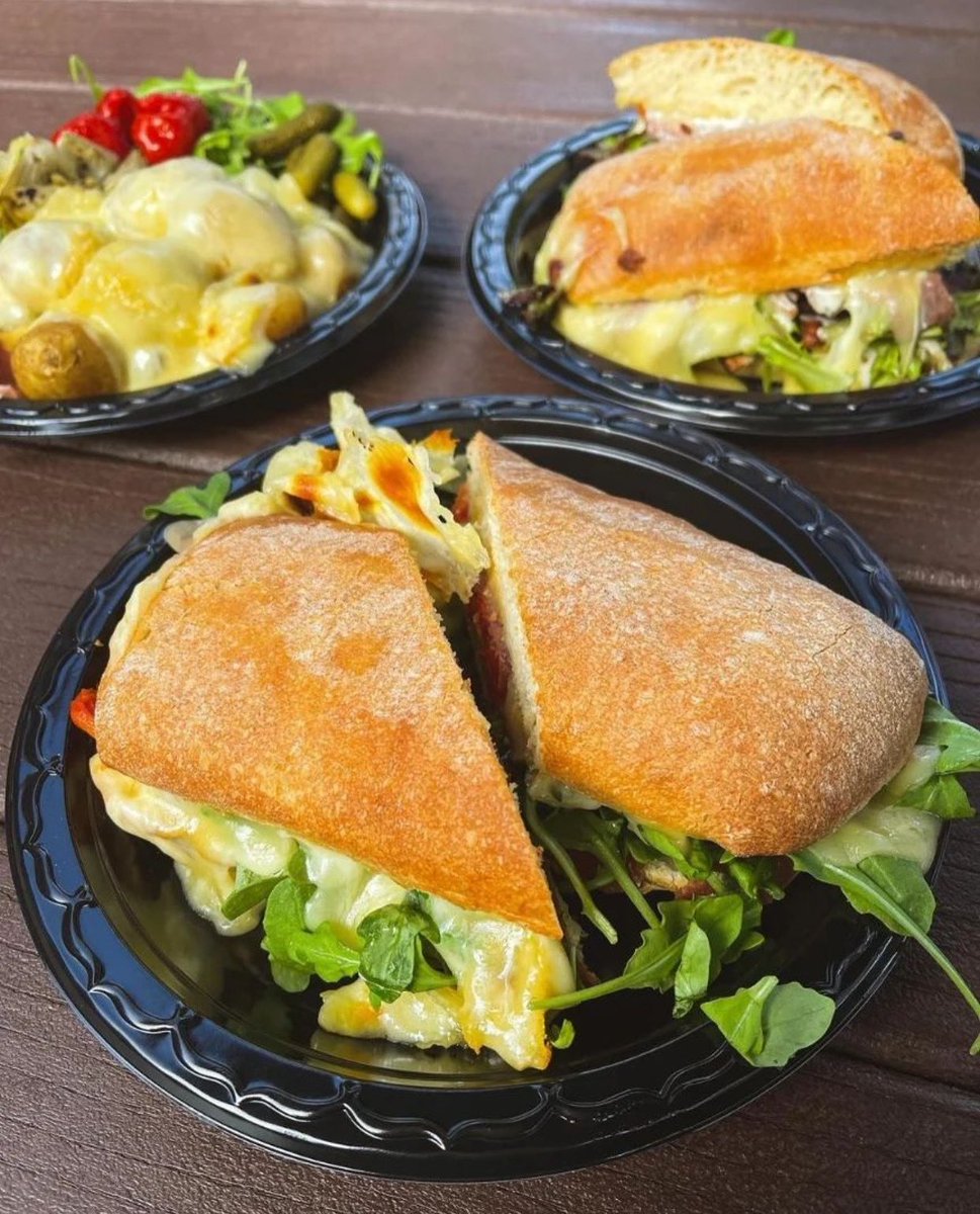 PlantStreet's tweet photo. Life is to short to miss out on these sandwiches! 🤤🥪

🍴: morthancheese

#PlantStreerMarket #SipSVorSocialize #MorthanCheese https://t.co/xLFQ0No119