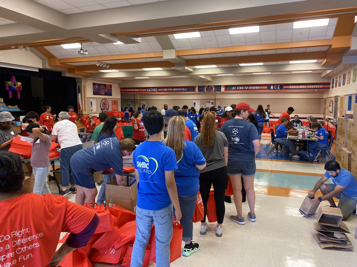 VegaLynette's tweet photo. Fun way to start off the weekend by volunteering with the @UnitedWaySATX! In all, more than 2,000 bags full of school supplies were assembled for local teachers. #liveunited #unitedwaysatx #writestartproject https://t.co/JxYpAZvHvj