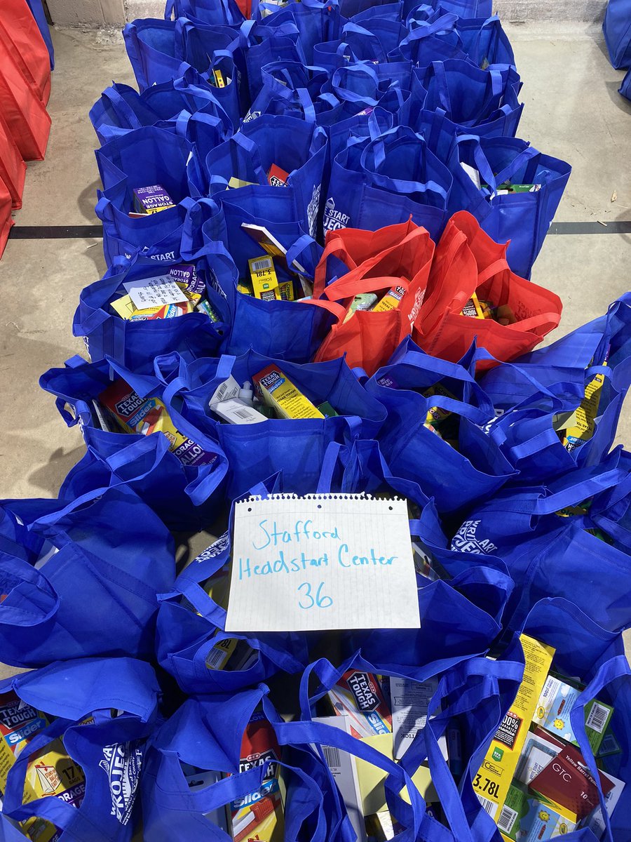 VegaLynette's tweet photo. Fun way to start off the weekend by volunteering with the @UnitedWaySATX! In all, more than 2,000 bags full of school supplies were assembled for local teachers. #liveunited #unitedwaysatx #writestartproject https://t.co/JxYpAZvHvj
