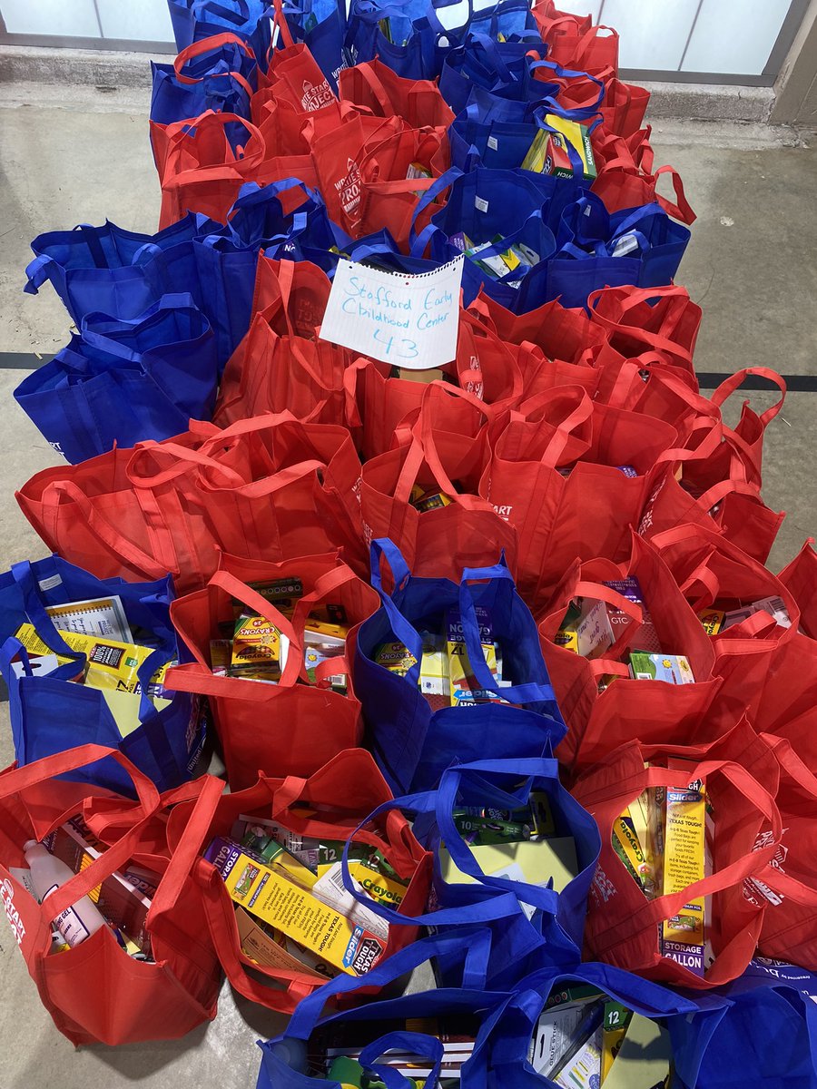 VegaLynette's tweet photo. Fun way to start off the weekend by volunteering with the @UnitedWaySATX! In all, more than 2,000 bags full of school supplies were assembled for local teachers. #liveunited #unitedwaysatx #writestartproject https://t.co/JxYpAZvHvj