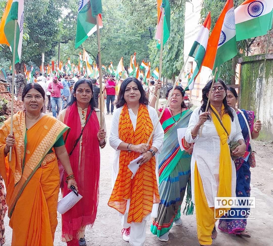 SeemaPatra7's tweet photo. भव्य तिरंगा यात्रा में शामिल हुई.. 
#Azadi _Ka Amrit_Mahotsav
#Har Ghar_Tiranga @BJPMahilaMorcha @VanathiBJP @JPNadda @blsanthosh @SujataPadhyBJP https://t.co/hXmBPpbUKM