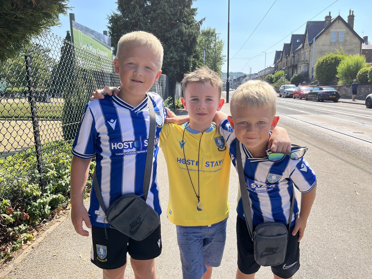 s6plastering's tweet photo. 3 amigos back together 💙💙💙 #SHWCHA https://t.co/ihzEHPhCbi