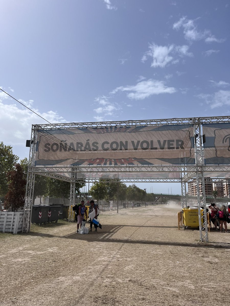 ccoete12's tweet photo. Mis cojones #medusafestival https://t.co/h76A4Vaafr