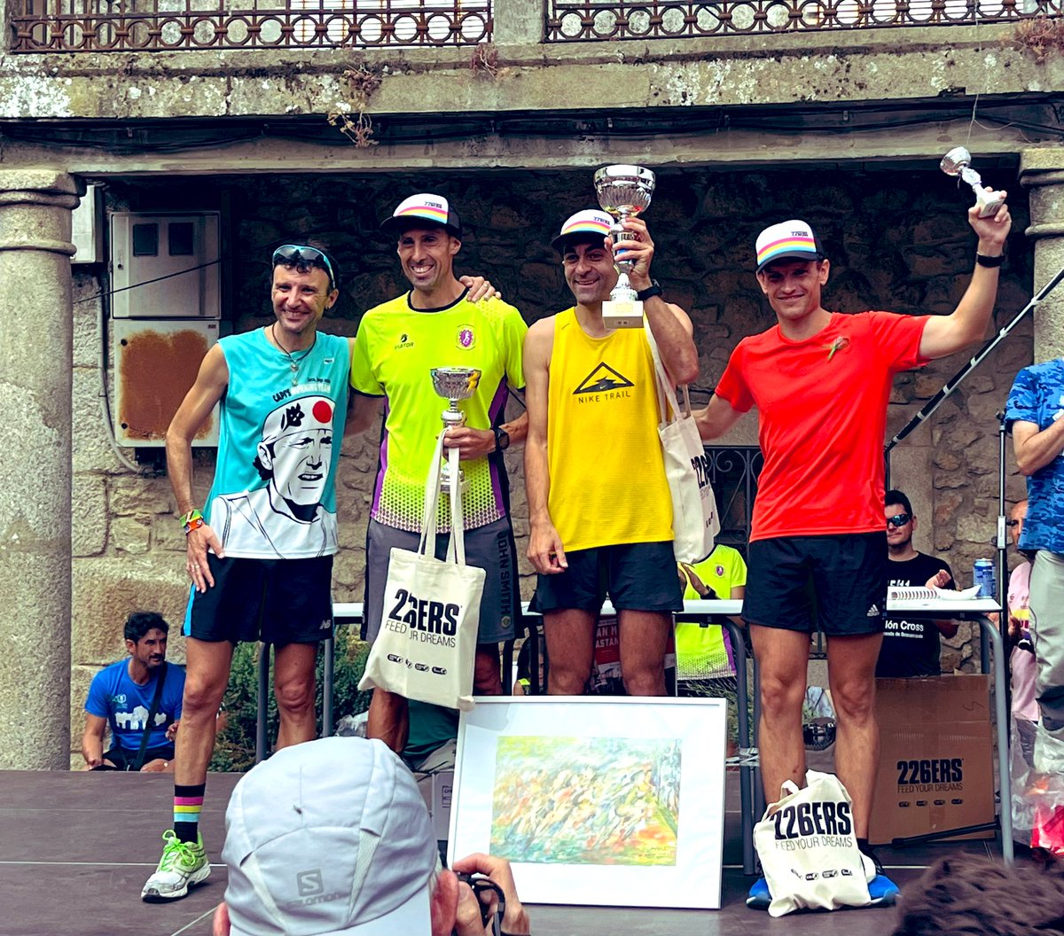 AntonioGarcia_3's tweet photo. Otro fin de semana, otro podium 🤣. Esta vez sonreía, mi primer podium en atletismo (gracias @VicenCapi por cederme la posición).
Carrera popular #TrofeoJoseLuisCapitan, un éxito de asistencia y de recaudación #FundELA 👏🏻👏🏻👏🏻👏🏻

1st ever running podium = Smile 😁

#vivaSanMartin https://t.co/V1754DETVd