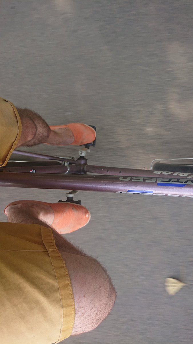 cyclyon's tweet photo. Heureux de t'avoir croisé @xylome, sur ta trace #ifsNiort22, pour moi en mode #HDCCG !
Bonne route et à la prochaine 👋🚴♂️🤜🤛🚴👍 https://t.co/S1W8Epyh5z